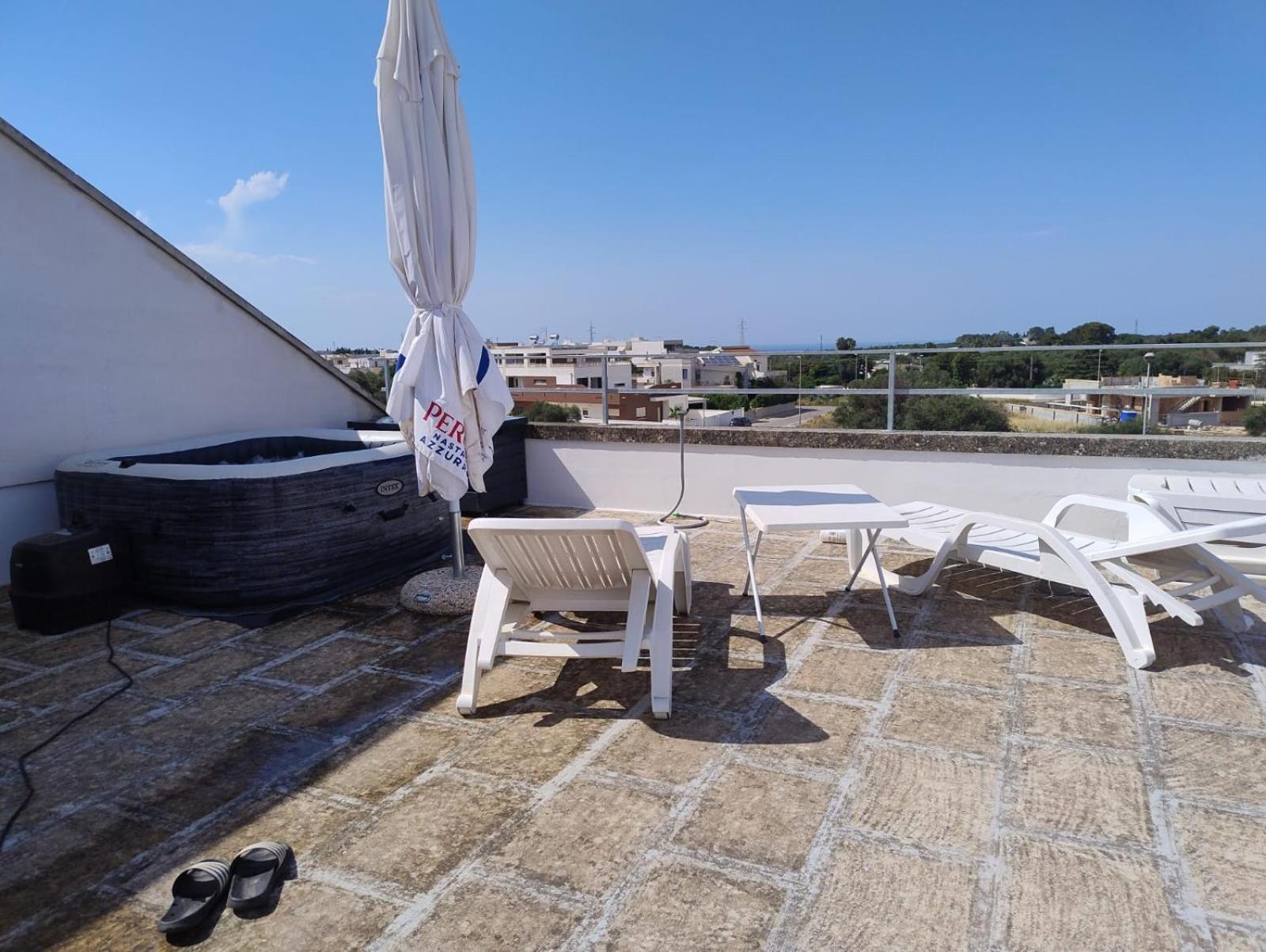 Favolosa Casa Con Terrazza, Idromassaggio, Cortile E Garage Auto Carovigno Extérieur photo